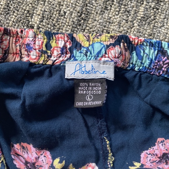 Floral Shorts - Picture 2 of 3